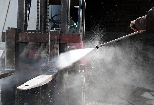 Best Sign and Awning Cleaning  in Hartland, WI